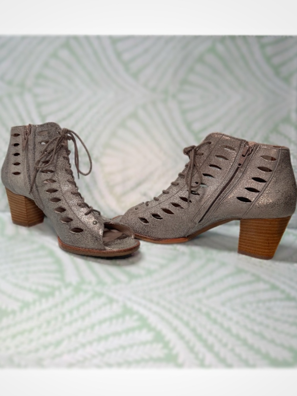 Paul Green Bali Metallic Gray Leather Lace-Up Peep Toe Booties Size 7